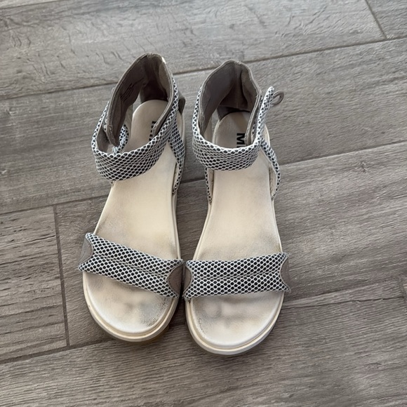 Mia platform sandals - Picture 2 of 3